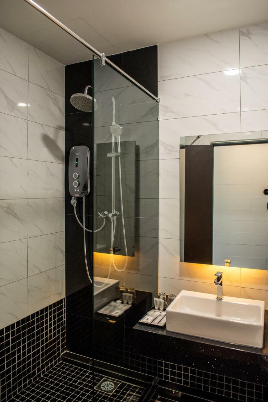 O&G Hotel Parit Buntar Extérieur photo