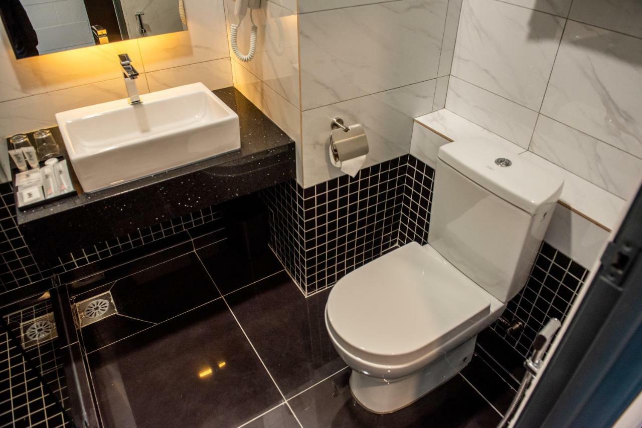 O&G Hotel Parit Buntar Extérieur photo